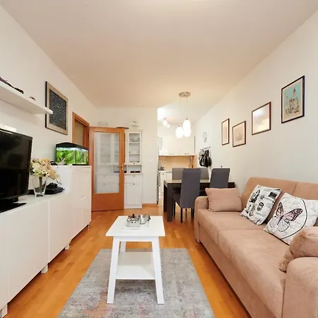 Apartment Ela *