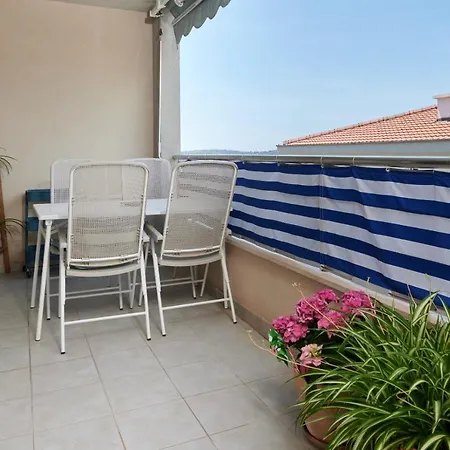 Apartament Ela *